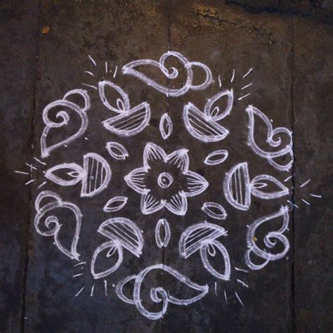 Rangoli designs/Kolam: [S.No 165] 13-7 Interlaced Sangu-Lamp Kolam