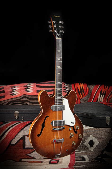 Epiphone Casino Sunburst > Guitars Electric Semi-Hollow Body | Rumble Seat Music