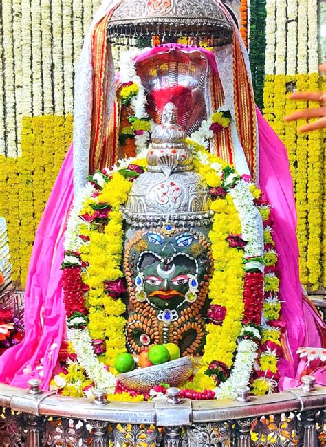 'Bhasma Aarti' performed in Mahakaleshwar Temple in Ujjain on fourth ...