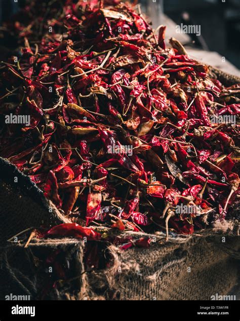 Chili pepper in old delhi spice market hi-res stock photography and images - Alamy