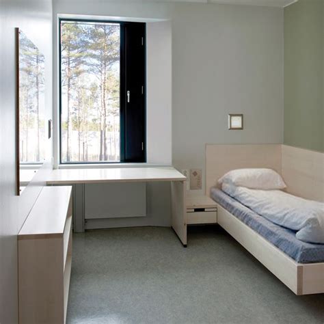 Halden Prison Cell / Norway's Incredibly Luxurious Halden Prison: $1 Million of Art and Flat ...