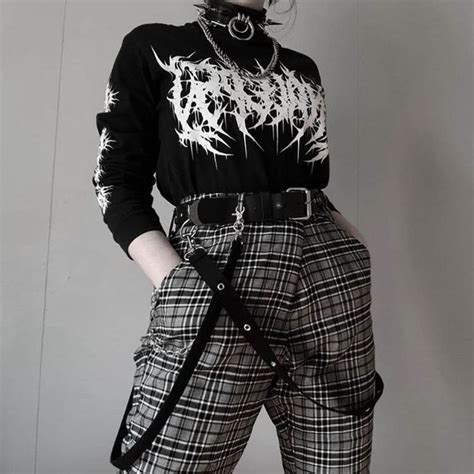 Increíbles outfits: Soft Dark Aesthetic | Egirl fashion, Fashion inspo outfits, Alternative outfits