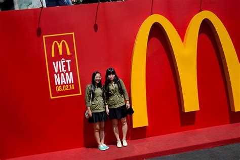 Fascinating Photos Capture the Opening Of Vietnam's First McDonald's ...