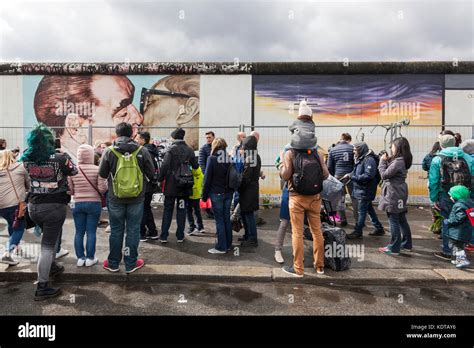 The Kiss, East Side Gallery, Berlin, Germany Stock Photo - Alamy