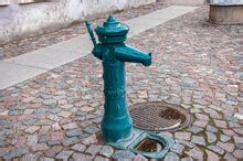 Old Water Pump Free Stock Photo - Public Domain Pictures