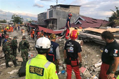 Indonesia tsunami: Palu a land of camps and makeshift clinics