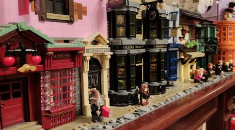 LEGO Harry Potter 75978 Diagon Alley Review - That Brick Site