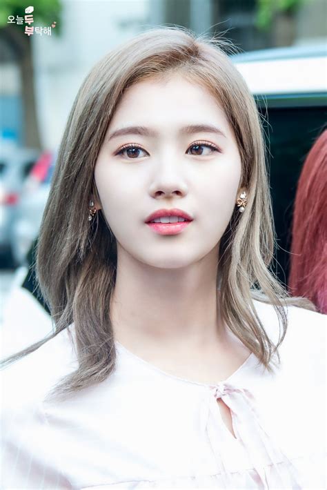 Sana's close-up : r/twice