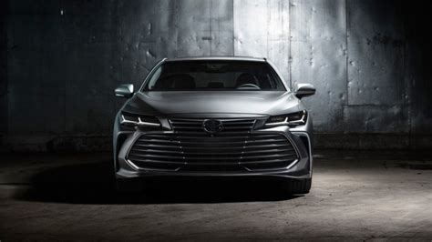 Abdul Latif Jameel Motors launches fifth generation Toyota Avalon in ...