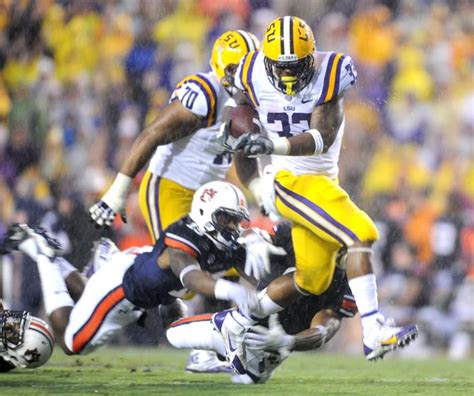 LSU beats Auburn, 35-21, wins first SEC game | Sports | lsureveille.com