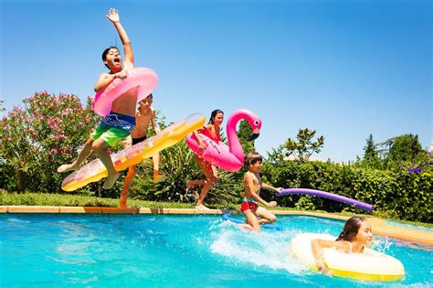 Make A Splash: How to Plan a Pool Party