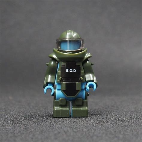 2PCS MOC Bomb Disposal Unit | Lego army, Lego custom minifigures, Lego war