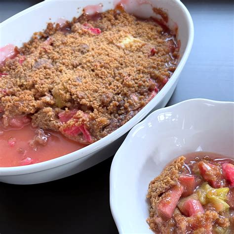 Rhubarb Crumble - Get the Good Stuff