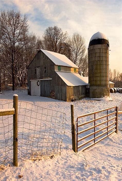 Barn In Winter Snow | Country barns, Barn pictures, Old barns