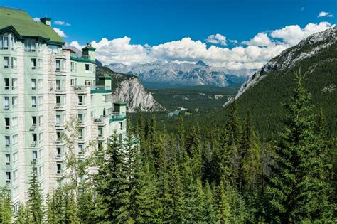 BEST Hotels in Banff - Stay in Downtown Banff & Elsewhere (2024)