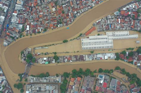 Flood death toll rises to 26 in Jakarta, tens of thousands evacuated | ABS-CBN News