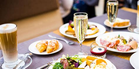 How to Host the Perfect Champagne Brunch - WineCoolerDirect.com