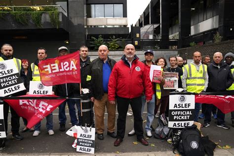 London rail strike: Passengers facing more travel chaos as workers ...