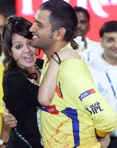 Mahendra Singh Dhoni And Sakshi Rawat's Love And Wedding Story in 2024 | Ms dhoni photos, Ms ...