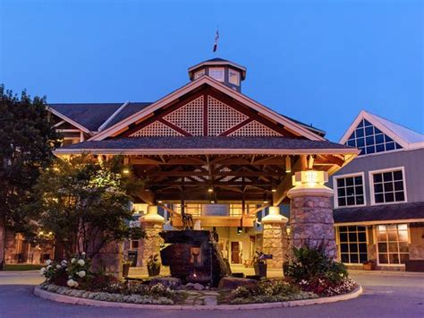 Deerhurst Resort - Autumn - Review of Deerhurst Resort, Huntsville ...