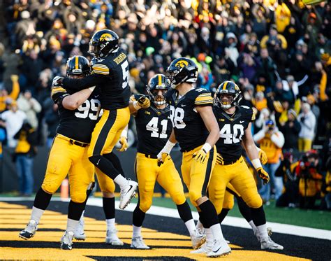 Report: Five Hawkeyes depart from football program