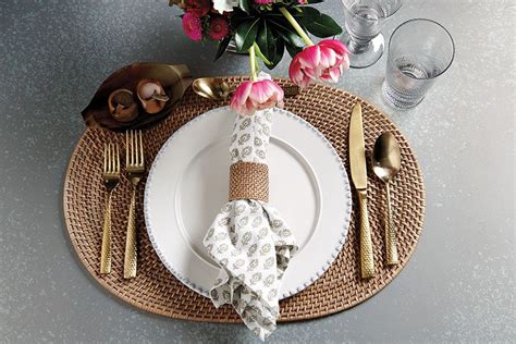 20+ Place Setting Ideas for Your Table | Pretty Table Scapes