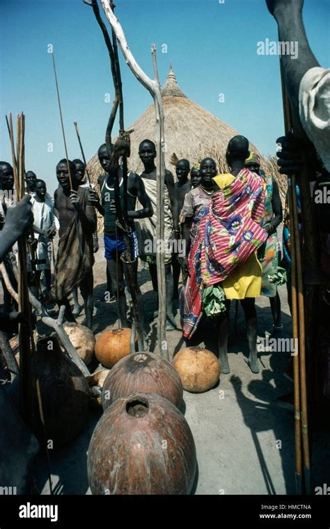 Nuer tribe hi-res stock photography and images - Alamy