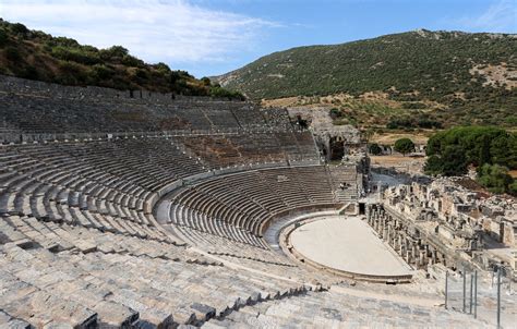 2,300-year-old iconic Ephesus Theatre reopens for visitors | Daily Sabah