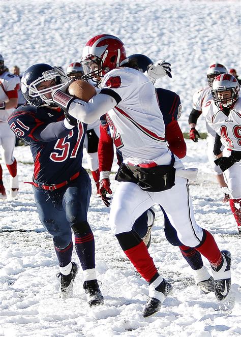 american football, running back, snow, tackle, quarterback, defense, runner, ball carrier ...