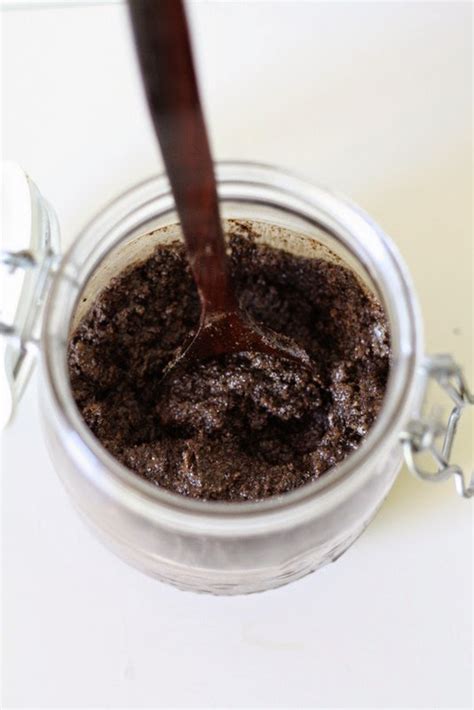 DIY // COCONUT + COFFEE BODY SCRUB | The Secret Hoarder