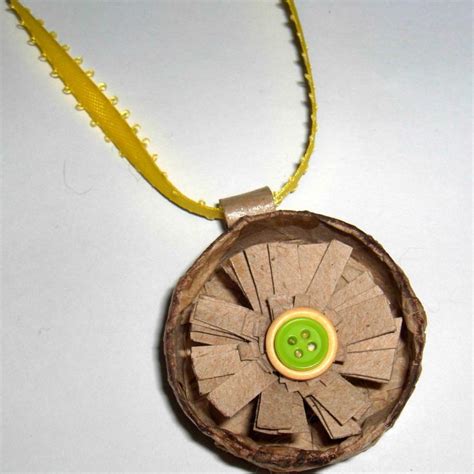 Easy Recycled Necklace | AllFreePaperCrafts.com