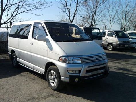 Toyota hiace regius van