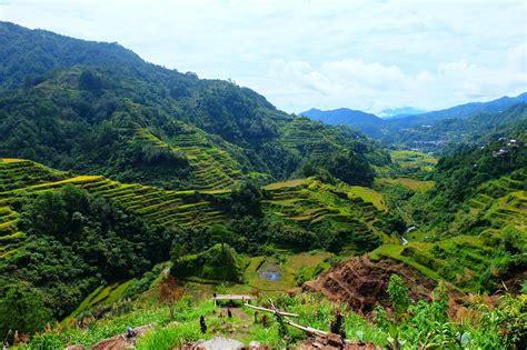 Surviving the Overnight Bus to Banaue (Philippines) - Twirl The Globe