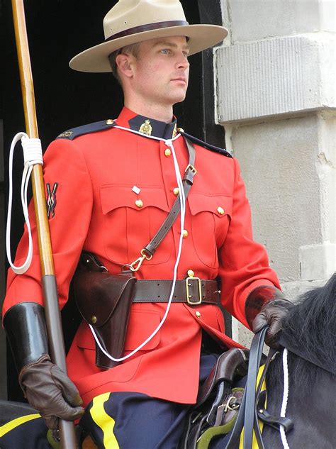 Gendarmerie royale du Canada- Royal Canadian Mounted Police | Men in uniform, Police, British ...