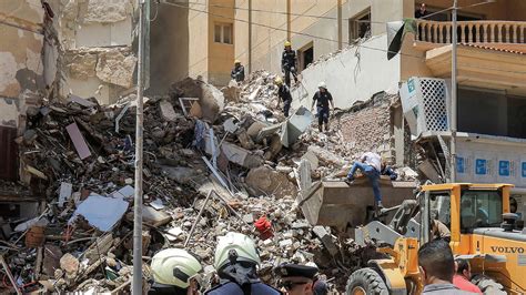 14-Story Building Collapses in Alexandria, Egypt - The New York Times