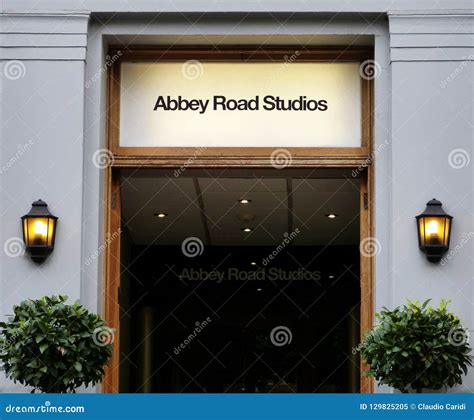 Abbey Road Studios in London Editorial Image - Image of beatles, door ...