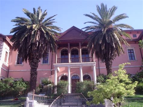 DAMASCUS UNIVERSITY | The main entrance of the Damascus Univ ...