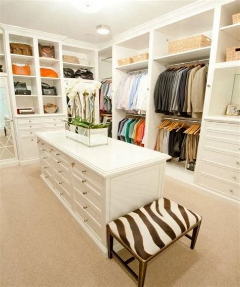 Stylish and Chic Walk-In Closet Interior Design Ideas