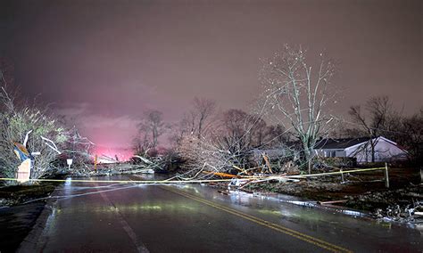 Tennessee tornadoes leave at least 6 dead, tens of thousands without ...