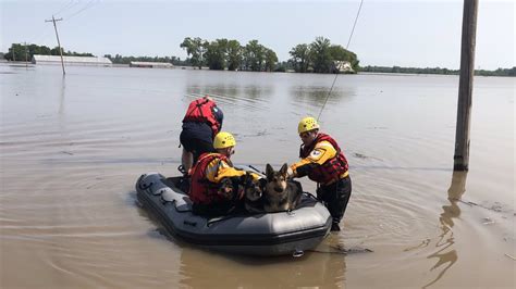 Residents flee Levasy after Missouri River levee breach