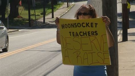 Parents show support for Woonsocket teachers