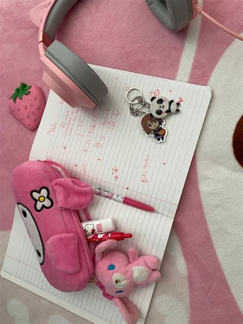 Studying (∩´͈ ᐜ `͈∩) | Cute stationery, Hello kitty items, Hello kitty ...