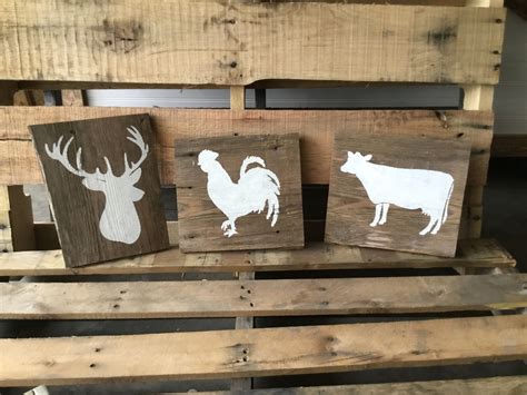 DIY Farmhouse Stencil Signs | Woodworking projects diy, Diy wall decor, Farmhouse stencils