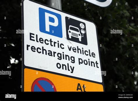 Electric Vehicle Charging Station Stock Photo - Alamy