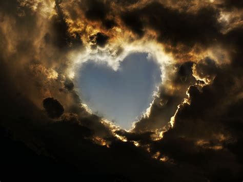 Heart Shaped Cloud | Beautiful creatures, people and Places I want to see | Heart in nature ...