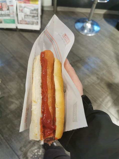 Vegan hotdog at 7eleven in Oslo, Norway. This is a wonderful time to be vegan. PS: It's ...