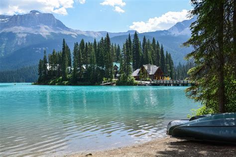 Emerald Lake, Alberta : r/MostBeautiful