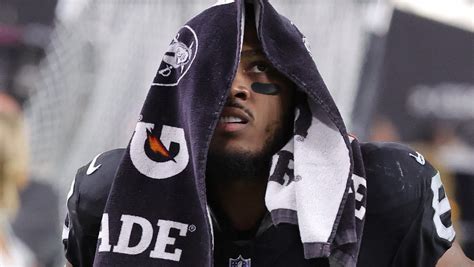 Raiders Offer Concerning Update on Josh Jacobs Injury - Heavy.com