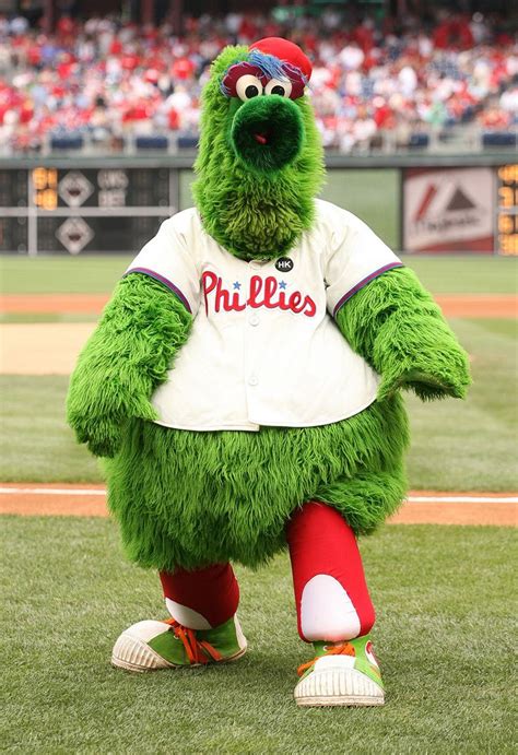 Philadelphia Phillies' Mascot Stands in for Bride During First Look ...