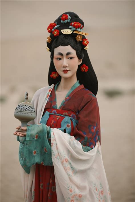 What exactly does Dunhuang style mean? - my hanfu favorites